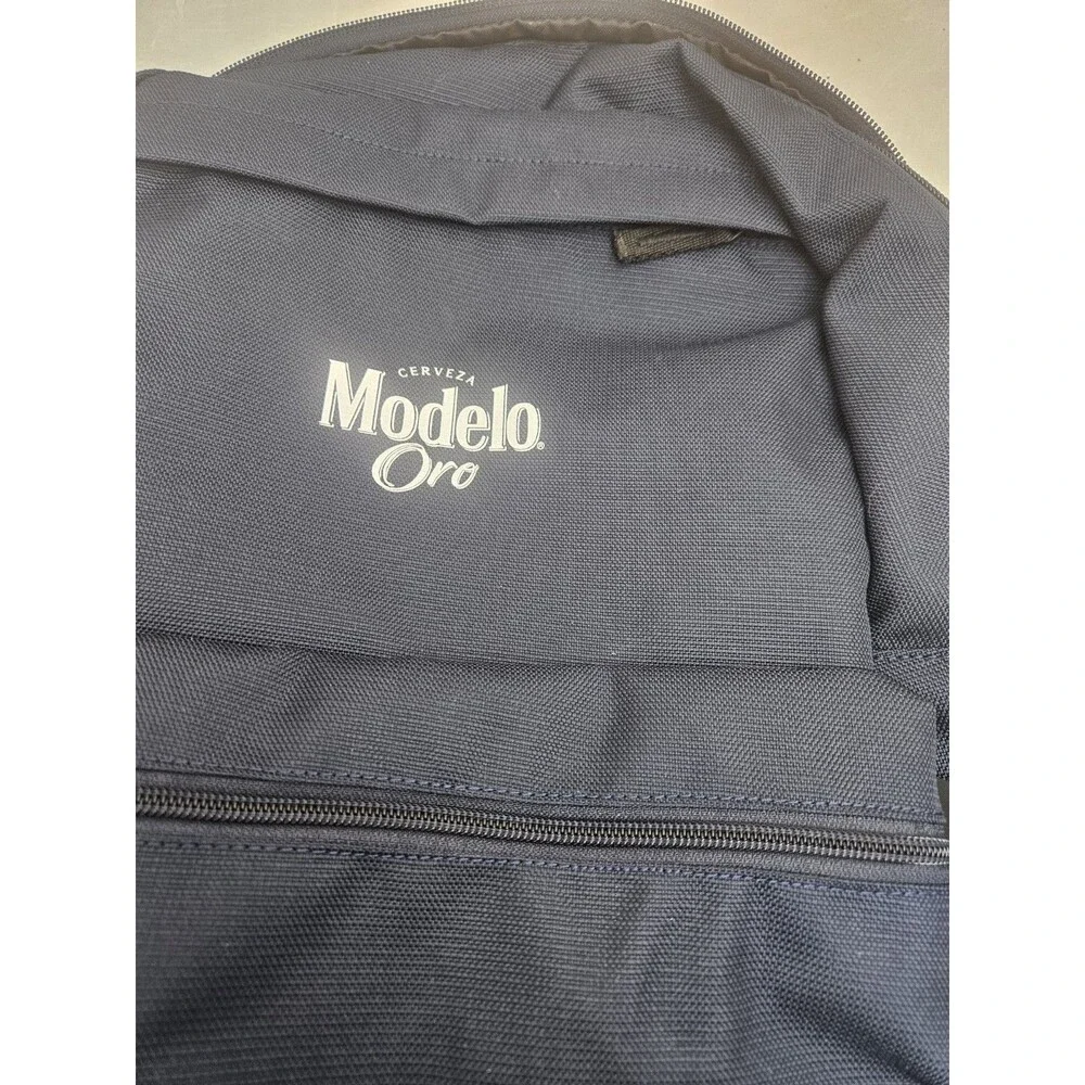 Oakley Modelo Oro Cerveza Backpack w padded laptop sleeve Blue